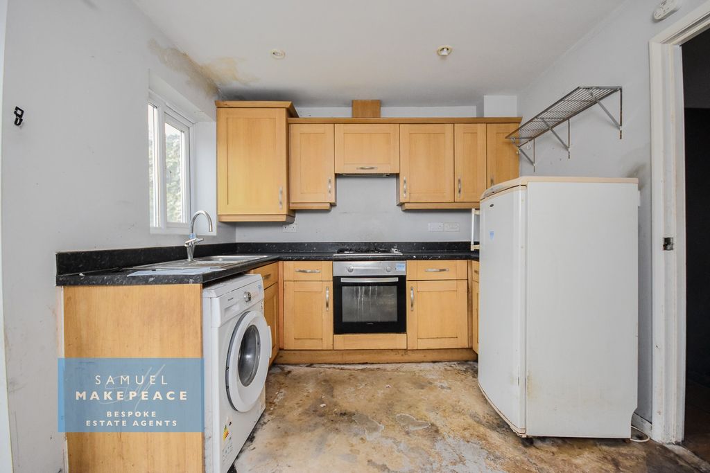 Property photo 3 of 12 Gallery