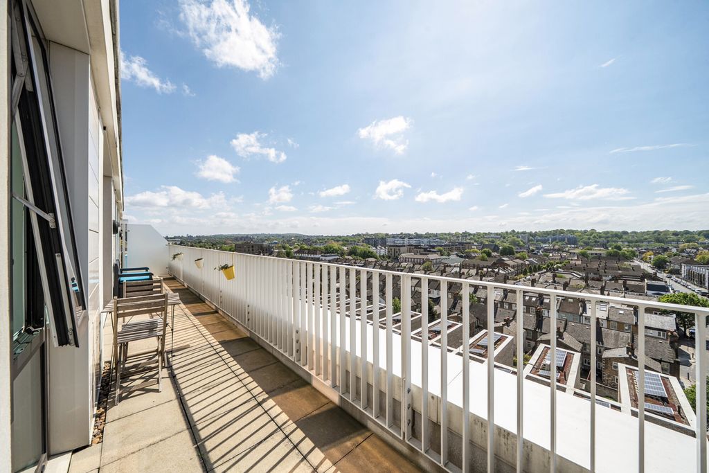Property photo 3 of 21 1451432-8-69F0A5c...