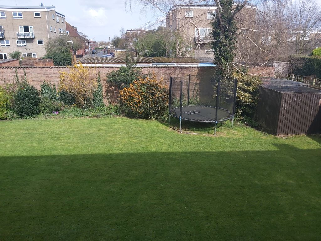 Property photo 2 of 10 Garden