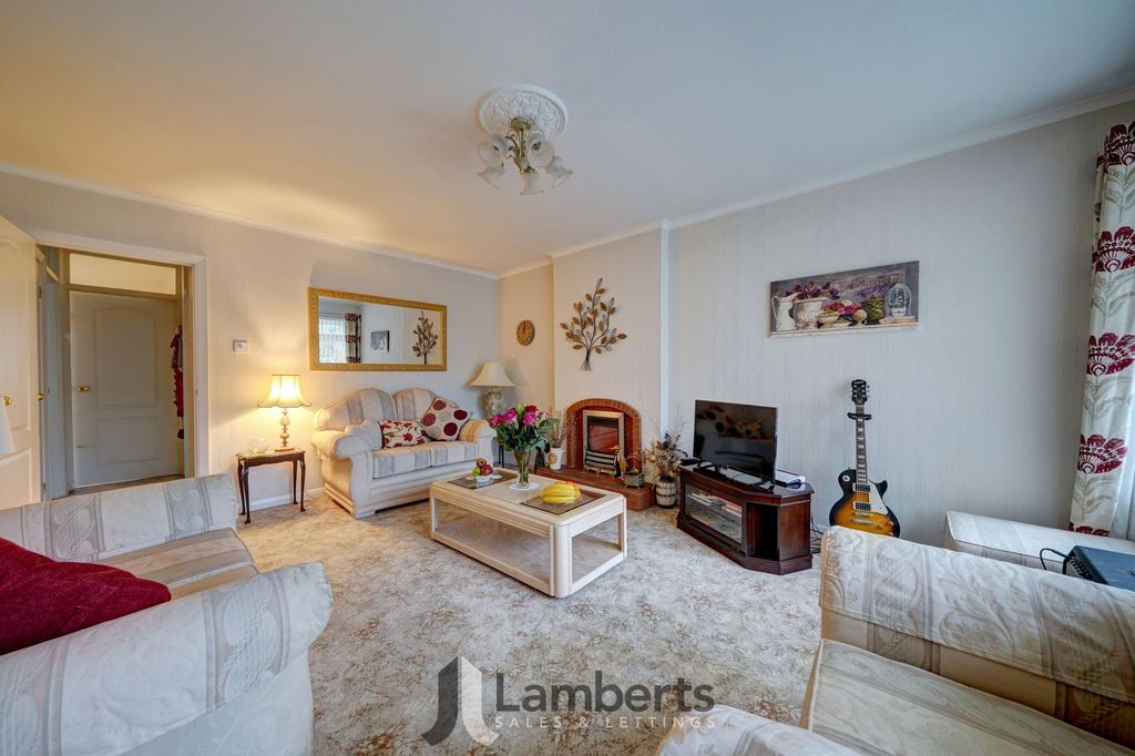 Property photo 3 of 25 Lounge