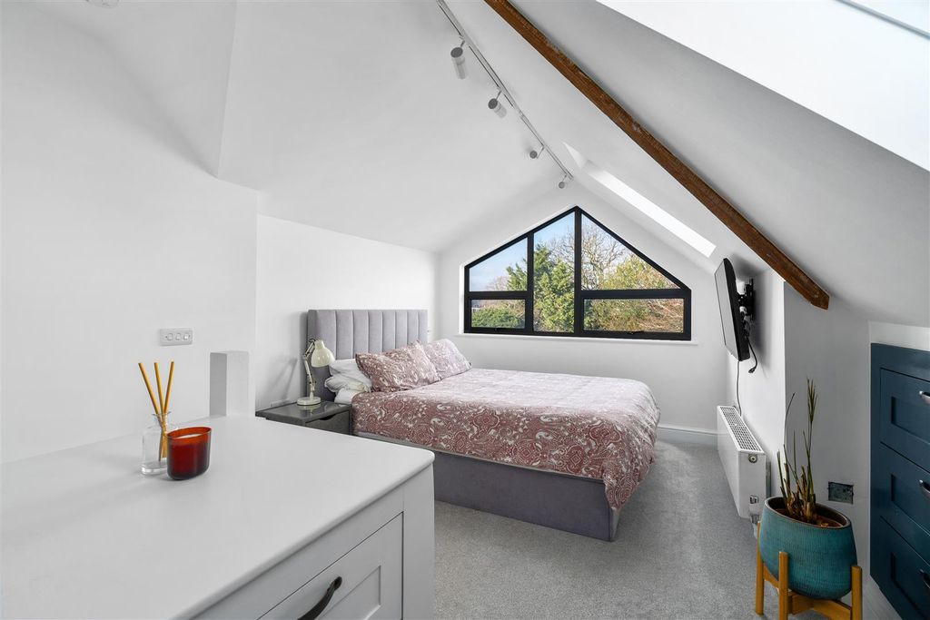 Property photo 3 of 17 038_Hires_63-Springfield-Close_Dsc09029.Jpg