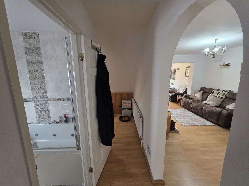 Property photo 3 of 41