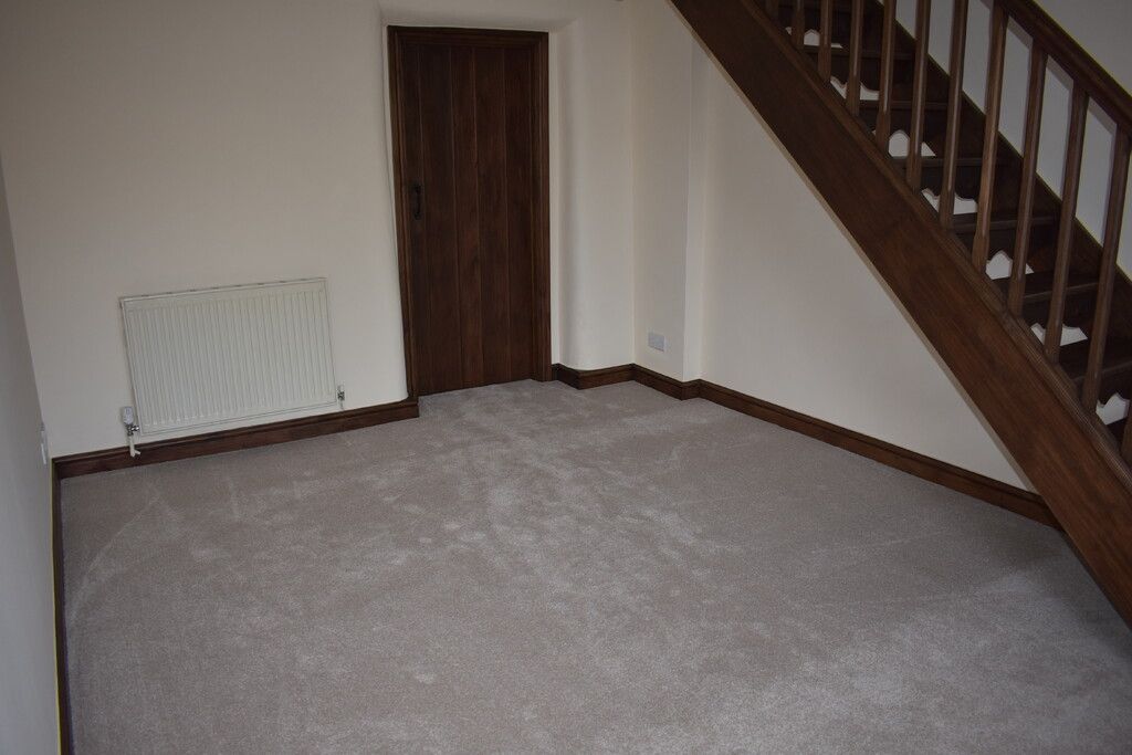 Property photo 2 of 11 Lounge