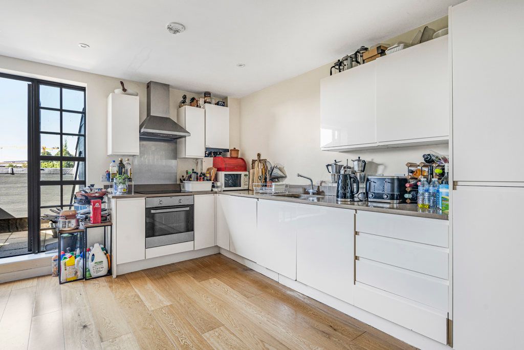 Property photo 3 of 16 Kitchen