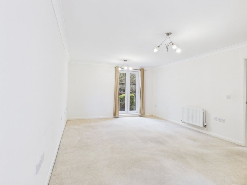 Property photo 3 of 14 Living Room