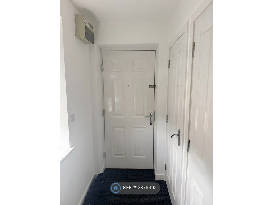 Property photo 2 of 10 Entrance Hall
