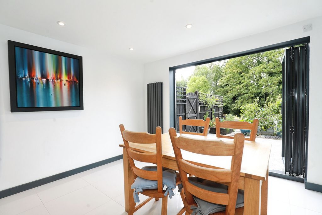 Property photo 2 of 26