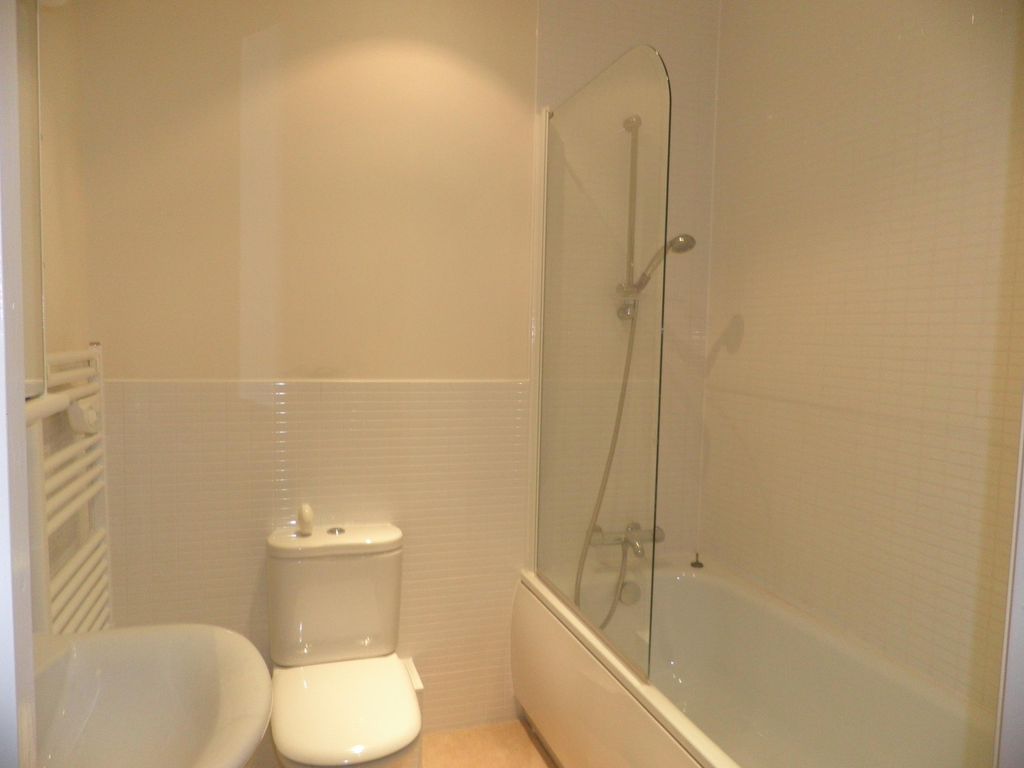 Property photo 3 of 7 Bathroom