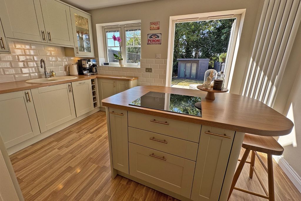 Property photo 2 of 11 4474873