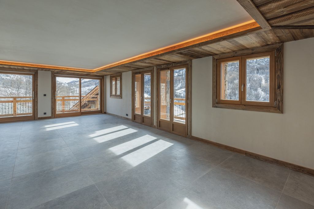 Property photo 3 of 19 Interior Of The Fini