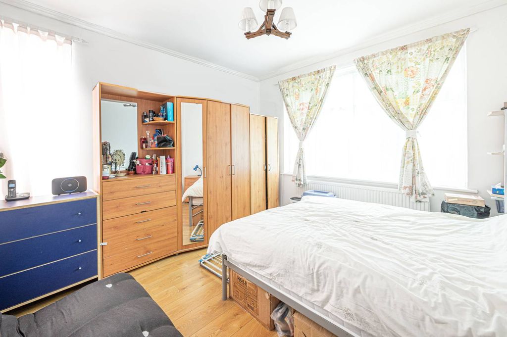 Property photo 3 of 6