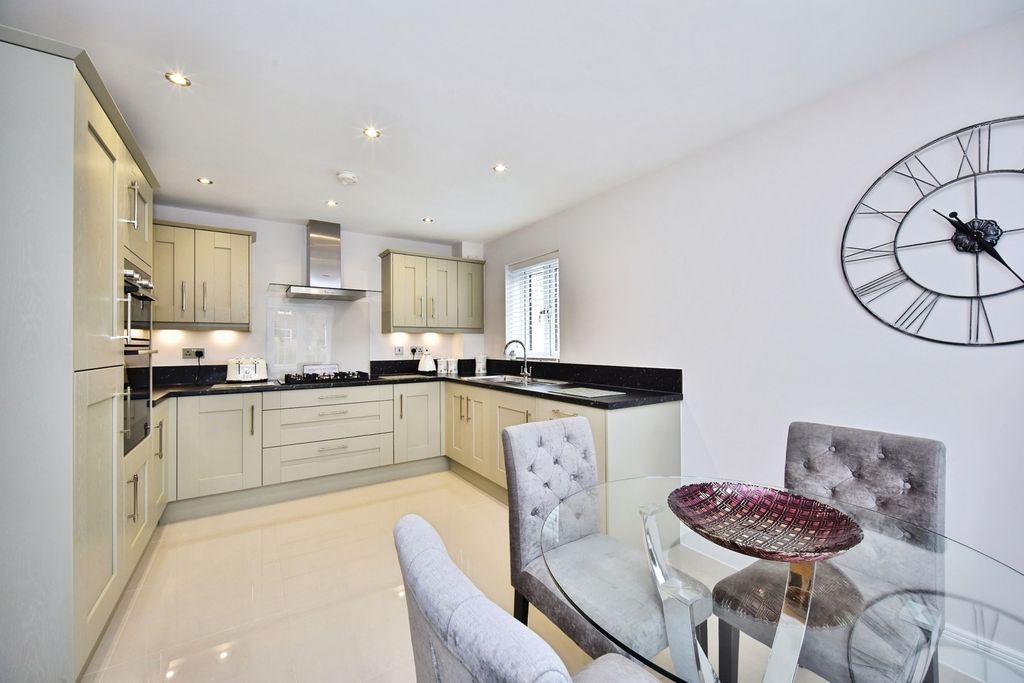 Property photo 3 of 16 Pbox-Img.Jpg