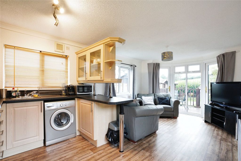 Property photo 3 of 15 Picture No. 02