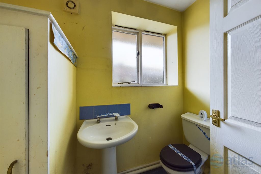 Property photo 3 of 4 Bathroom