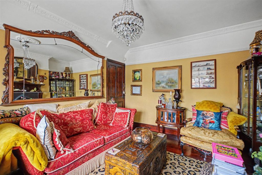 Property photo 3 of 24 Lounge_2.Jpeg