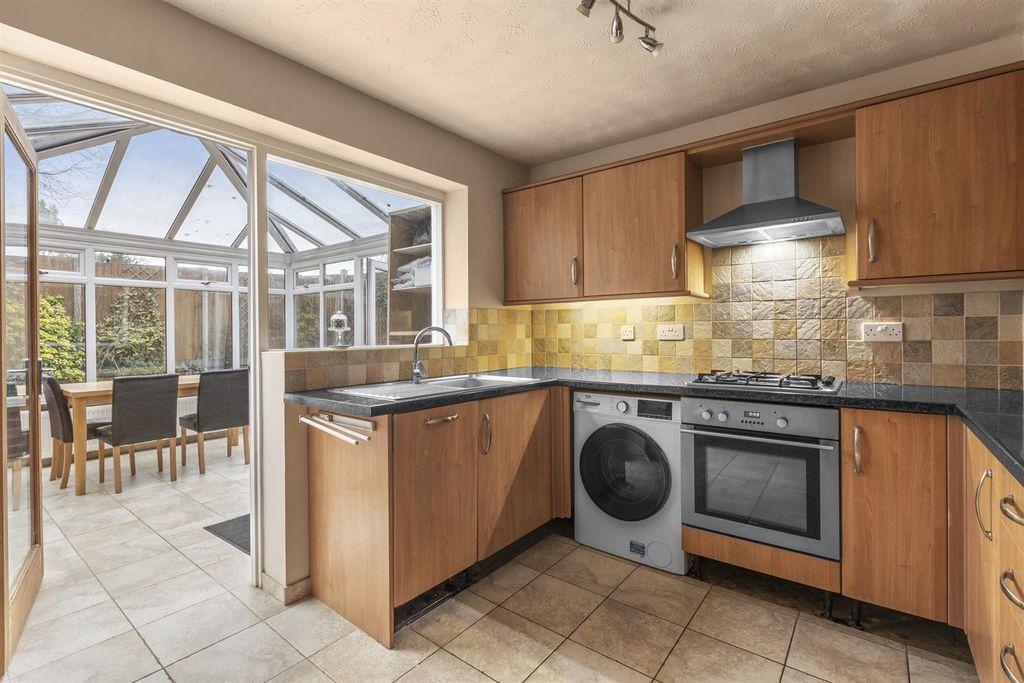 Property photo 3 of 10 19 Miersfield, Hp11 1Tx-10.Jpg