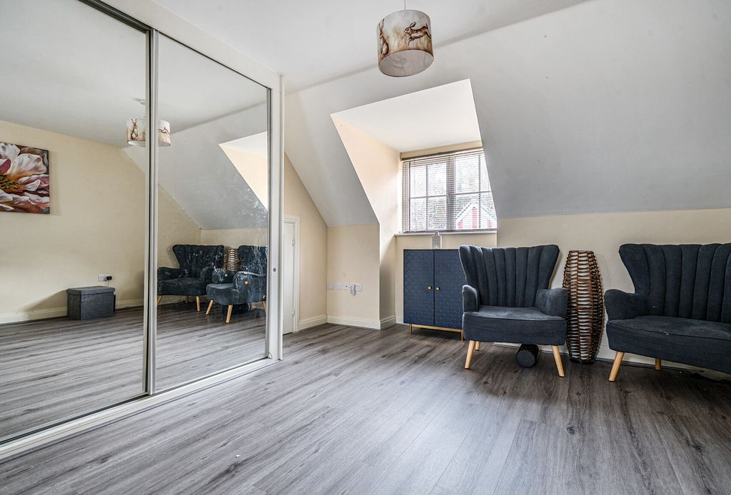 Property photo 3 of 14 1385203-9-69284Bb...