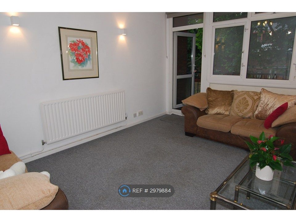 Property photo 2 of 23 Lounge 2