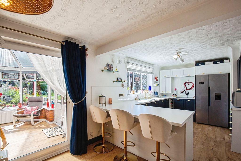 Property photo 3 of 19 Pbox-Img.Jpg