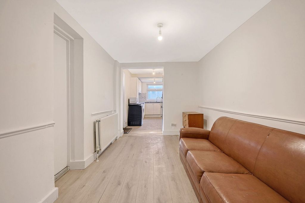 Property photo 2 of 24