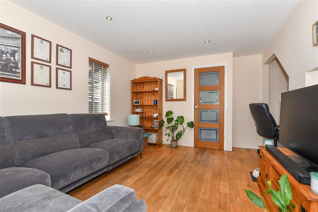 Property photo 3 of 12 Lounge