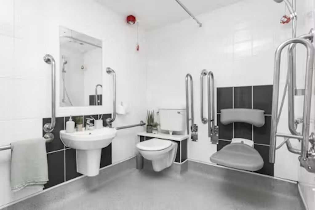 Property photo 1 of 18