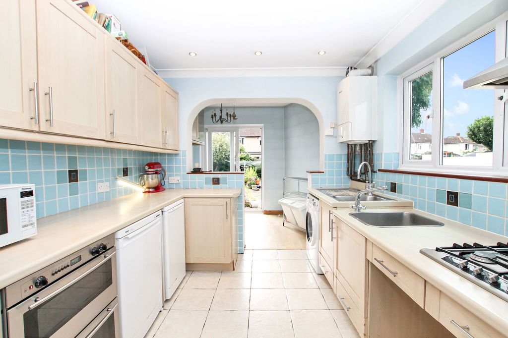 Property photo 3 of 11