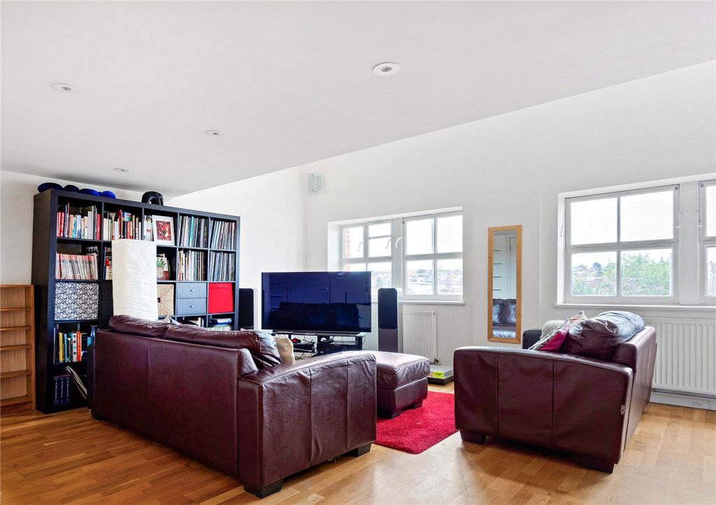 Property photo 3 of 9 Picture No. 15