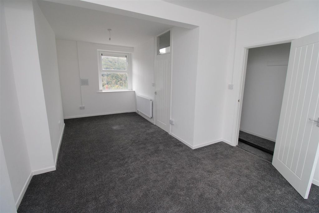 Property photo 3 of 12 Img_1698.Jpg