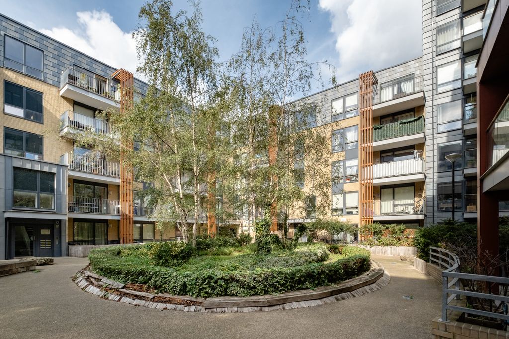 Property photo 2 of 20