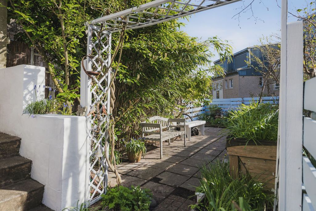 Property photo 2 of 26