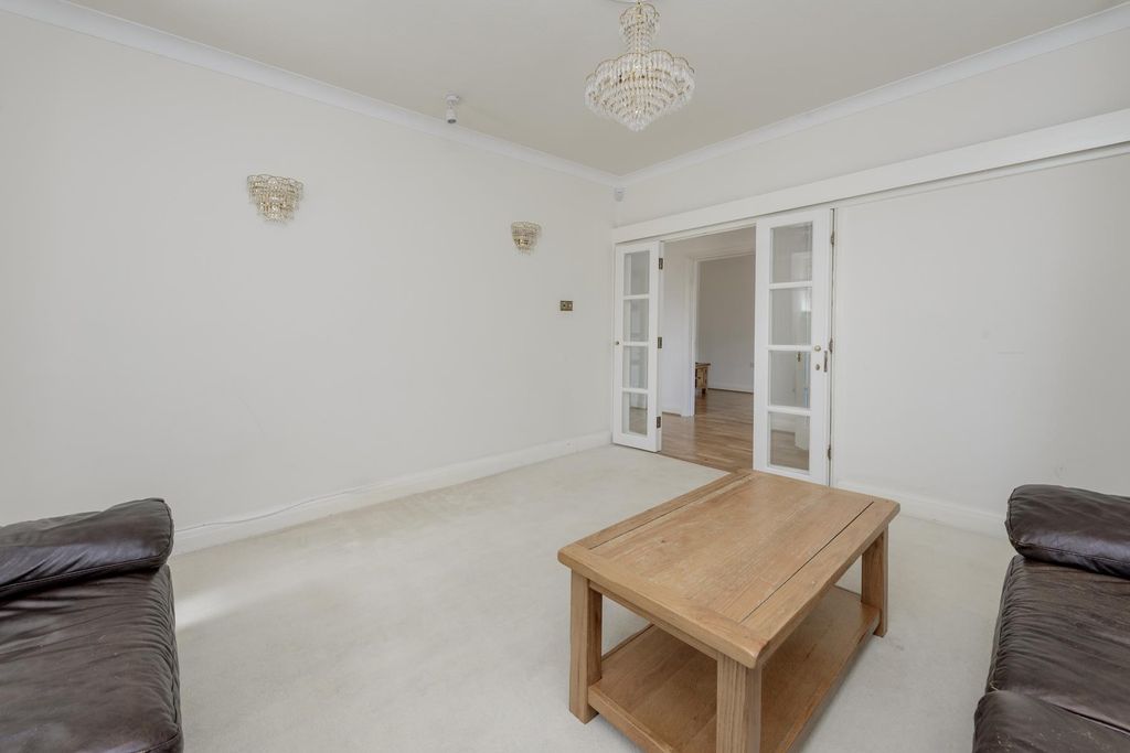 Property photo 3 of 25