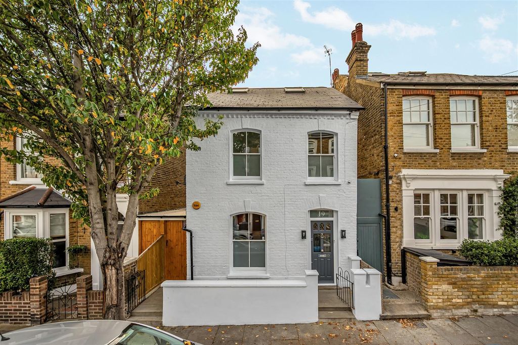 Property photo 1 of 24 19 Cowper Road-2.Jpg