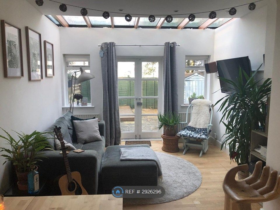 Property photo 1 of 9 Lounge