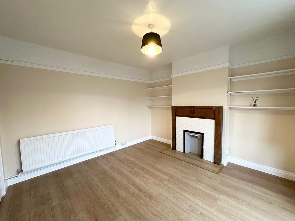 Property photo 3 of 17 Lounge