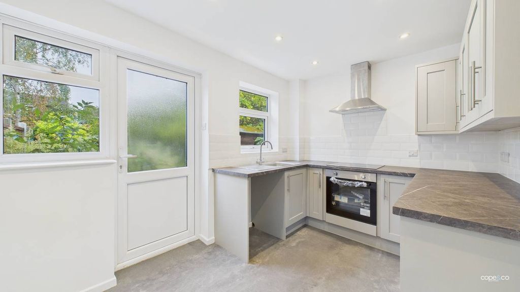 Property photo 2 of 11 4621905