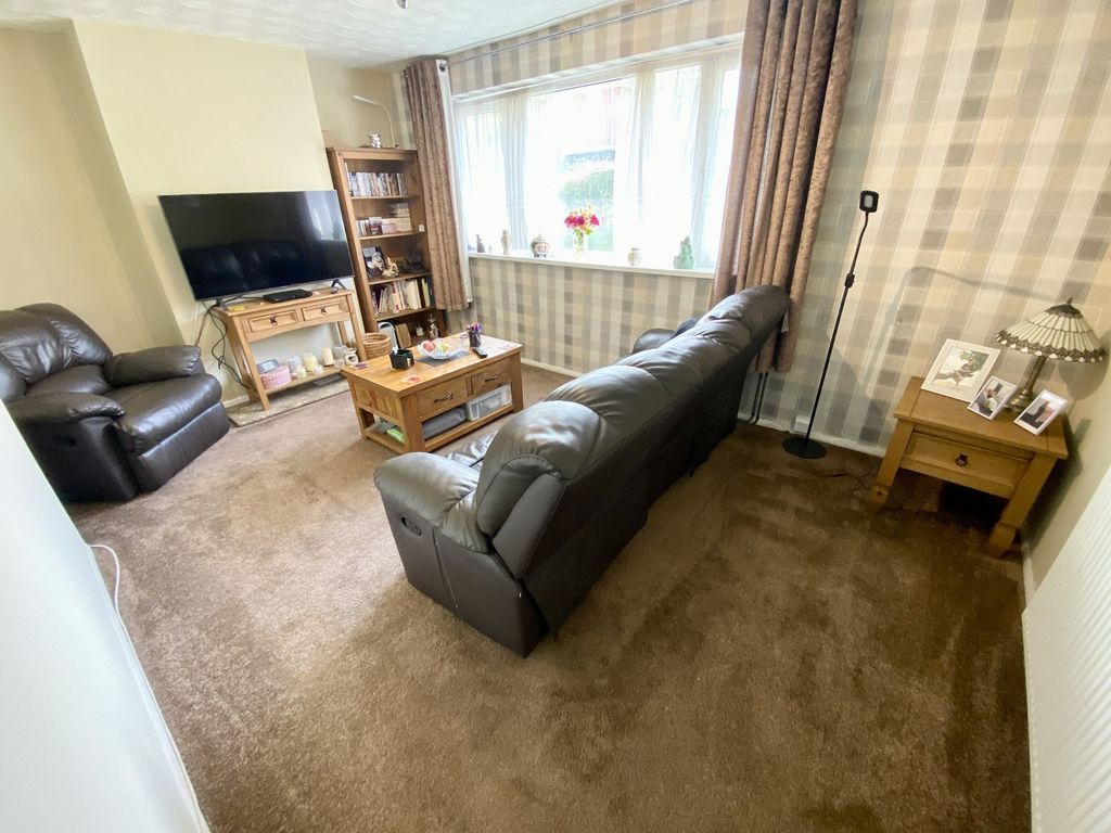 Property photo 2 of 12 Lounge