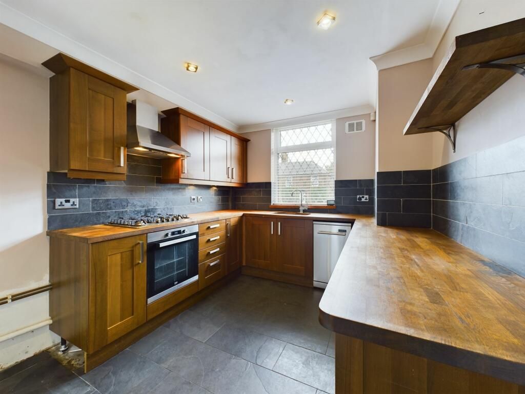 Property photo 3 of 9 Kitchen