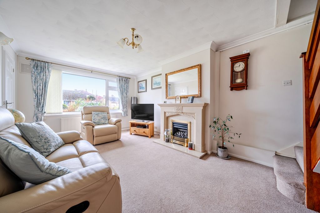 Property photo 2 of 19 Lounge