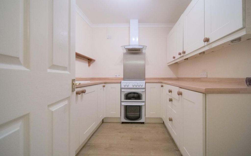 Property photo 2 of 7 Kitchen