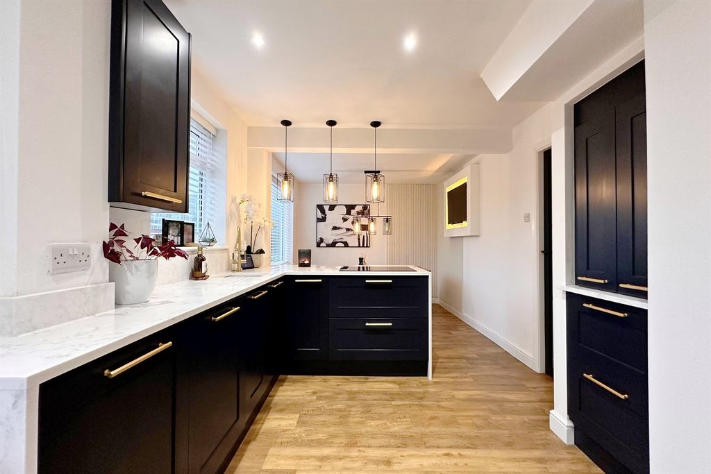 Property photo 2 of 21 Kitchen