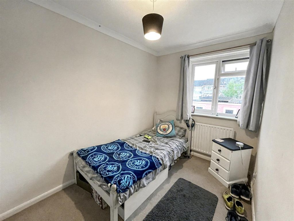 Property photo 3 of 9 Bedroom