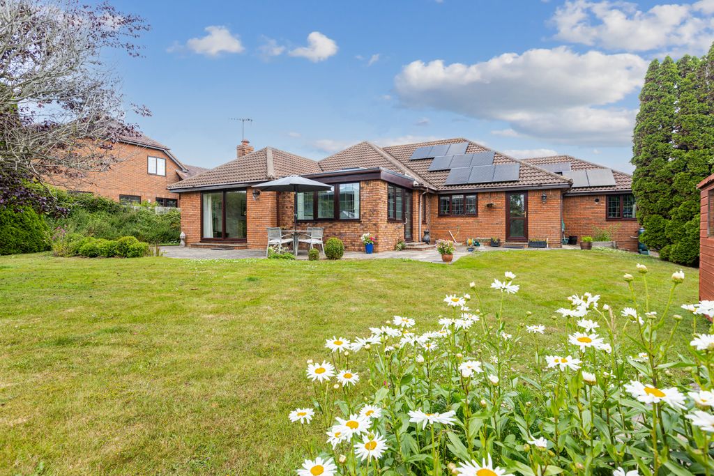 Property photo 2 of 23 A06 - 4 Nurseries Close, Exton - 250626
