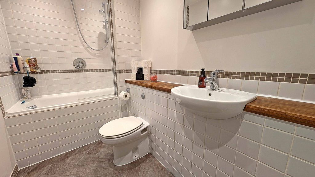 Property photo 3 of 5