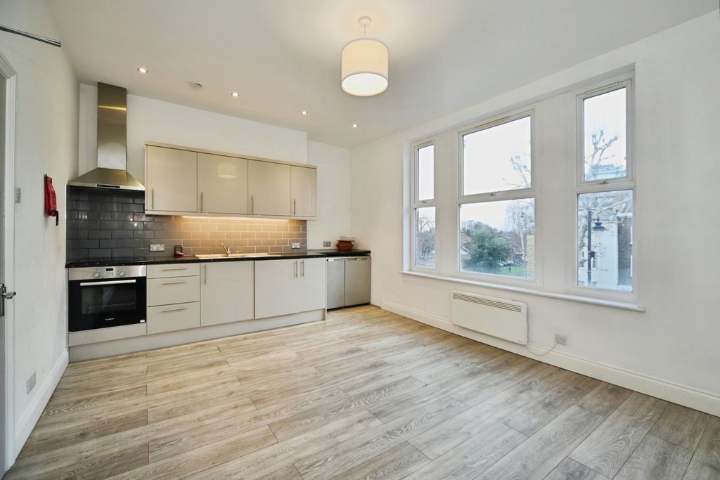 Property photo 2 of 42 Pbox-Img.Jpg