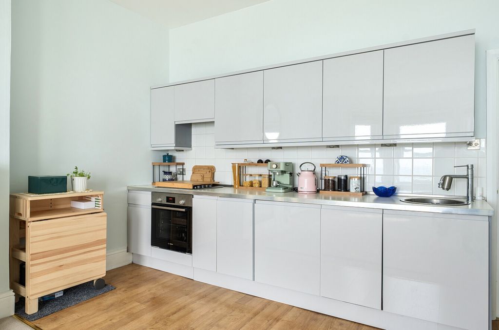 Property photo 3 of 9 1469528-11-6A1956...