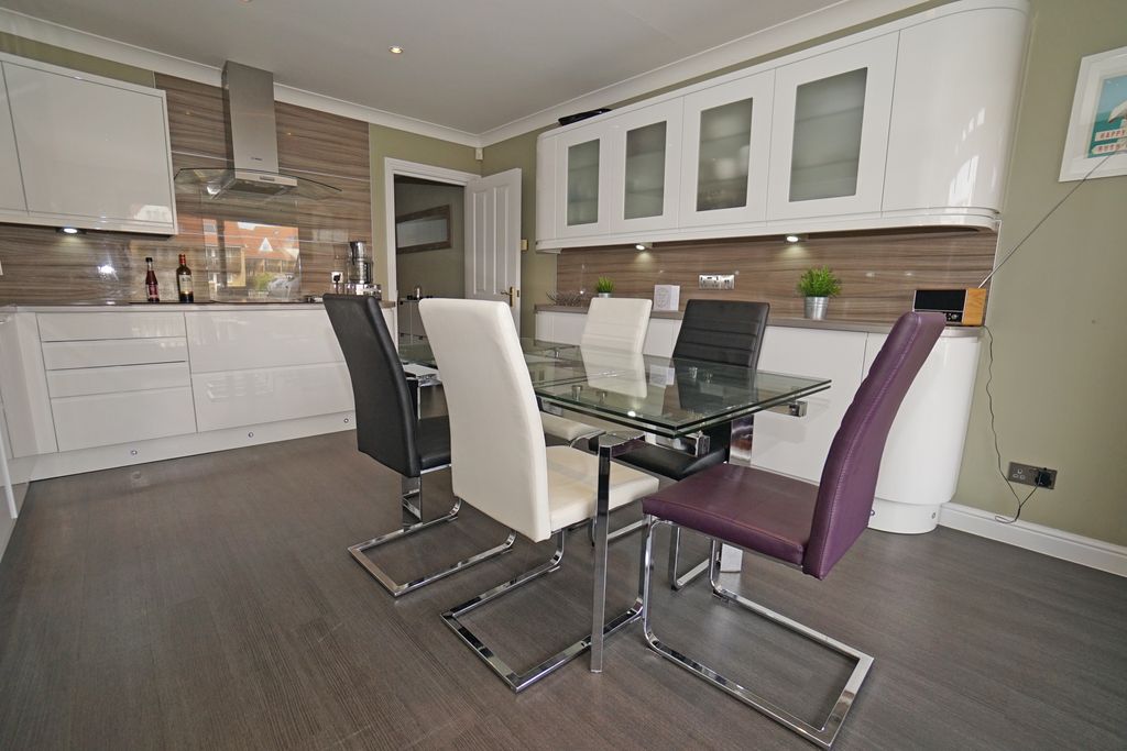 Property photo 2 of 37 Dsc00288