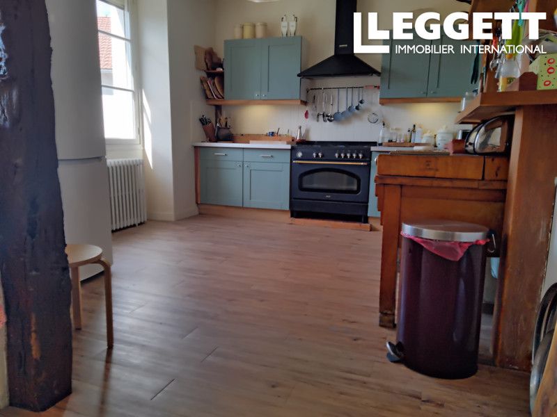 Property photo 2 of 10