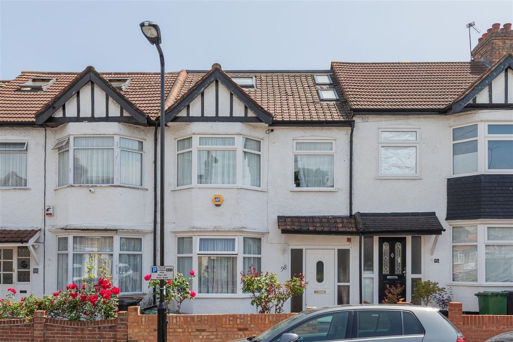 Property photo 1 of 28 Matlock Road, E10