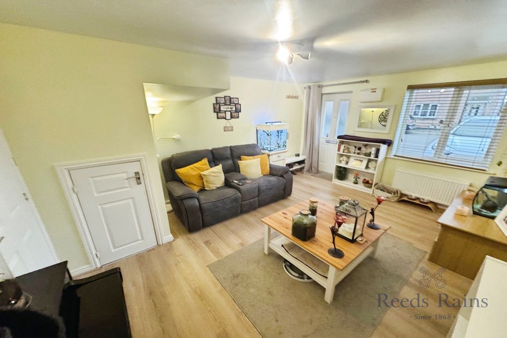 Property photo 3 of 17 Living Room